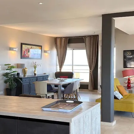 Stunning Beachfront 3 Bedroom In With Balcony Appartement *