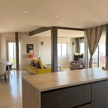 Stunning Beachfront 3 Bedroom In With Balcony