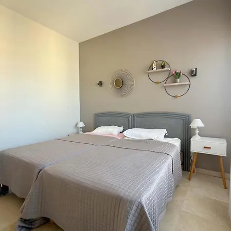 Stunning Beachfront 3 Bedroom In With Balcony Appartement