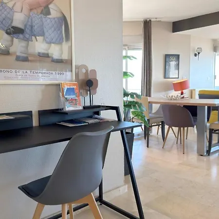 Stunning Beachfront 3 Bedroom In With Balcony Appartement Valras-Plage