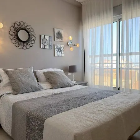 Stunning Beachfront 3 Bedroom In With Balcony Appartement Valras-Plage